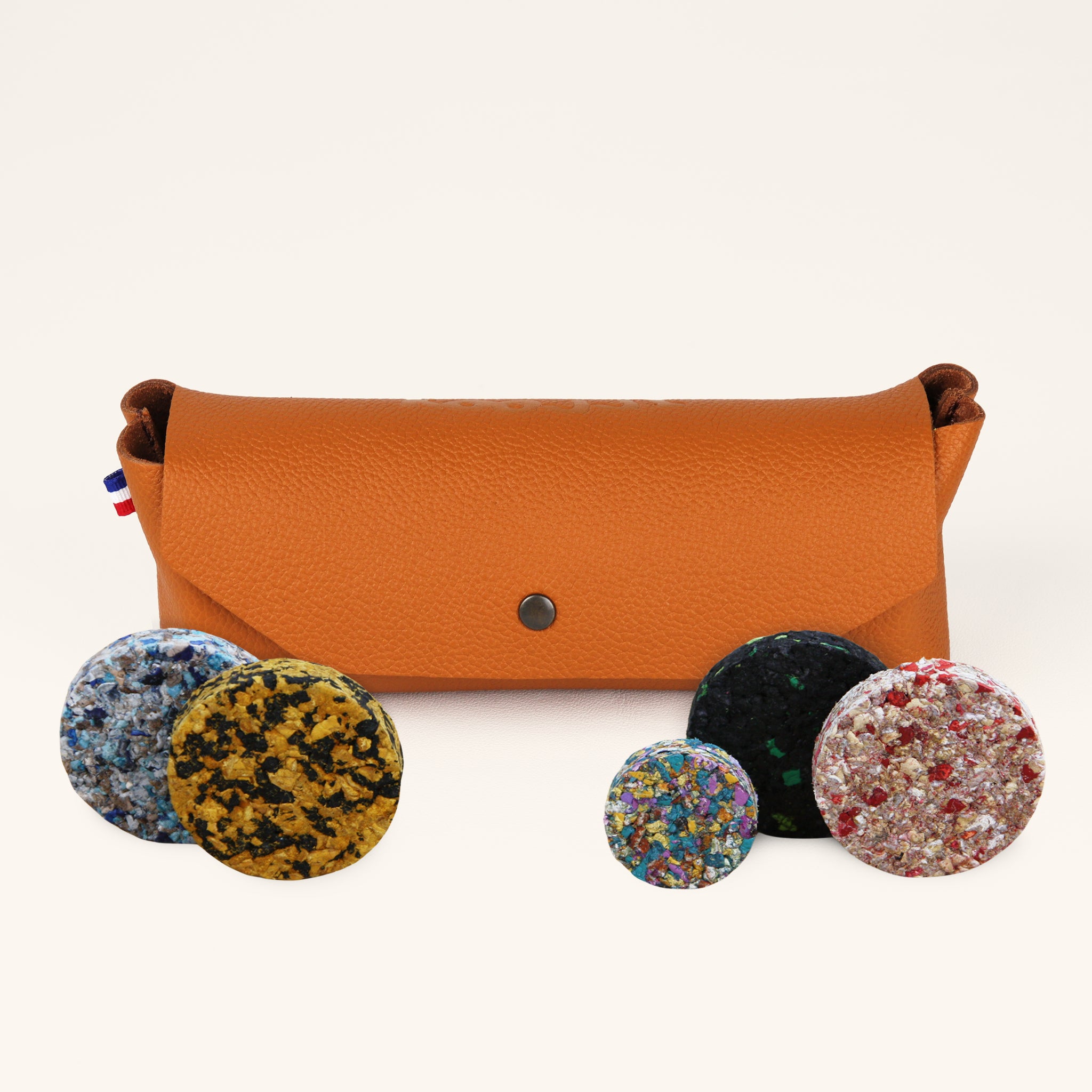 Jeu d’adresse familial KOOJJI – coffret de 16 palets en cuir pour jouer en famille