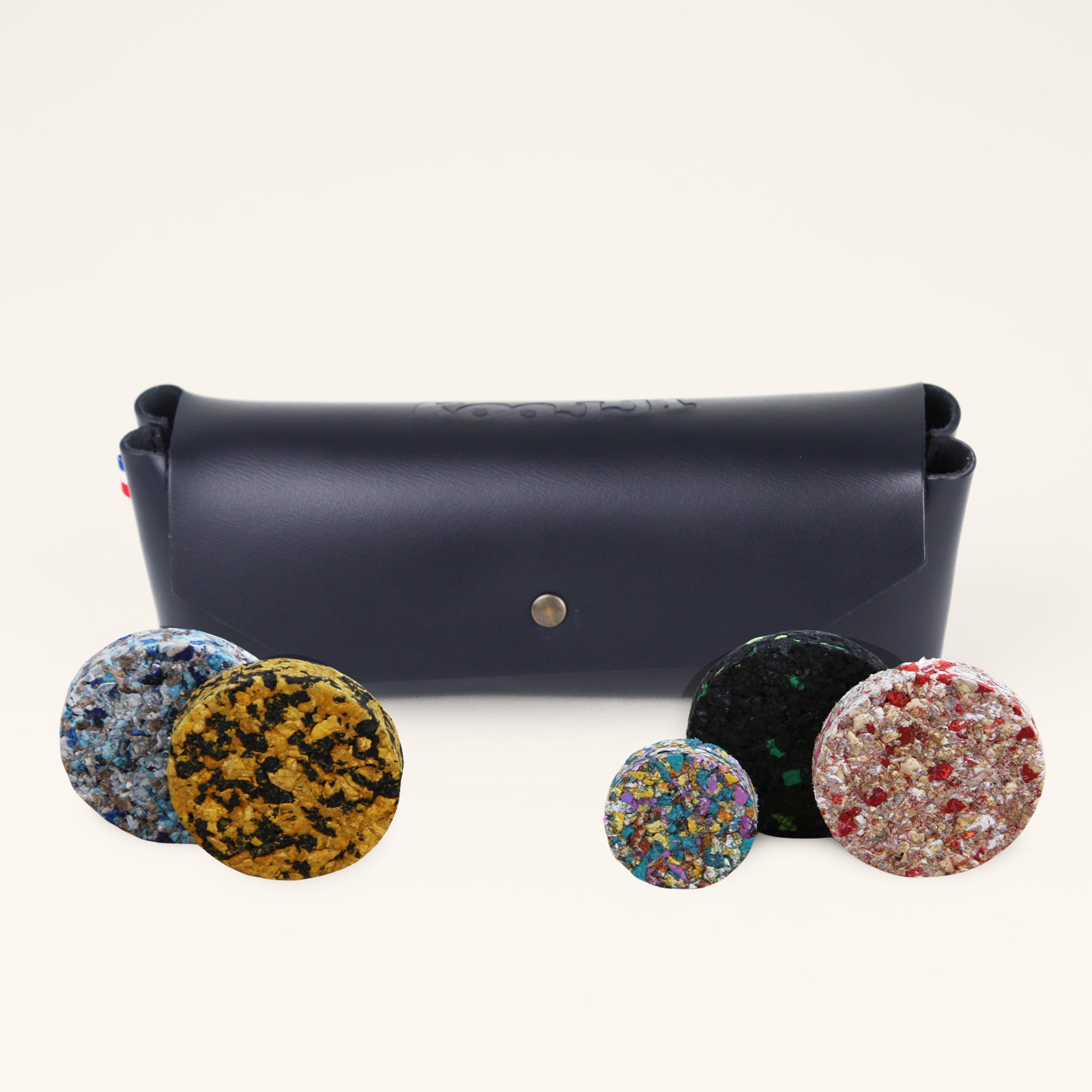 Jeu d’adresse familial KOOJJI – coffret de 16 palets en cuir pour jouer en famille