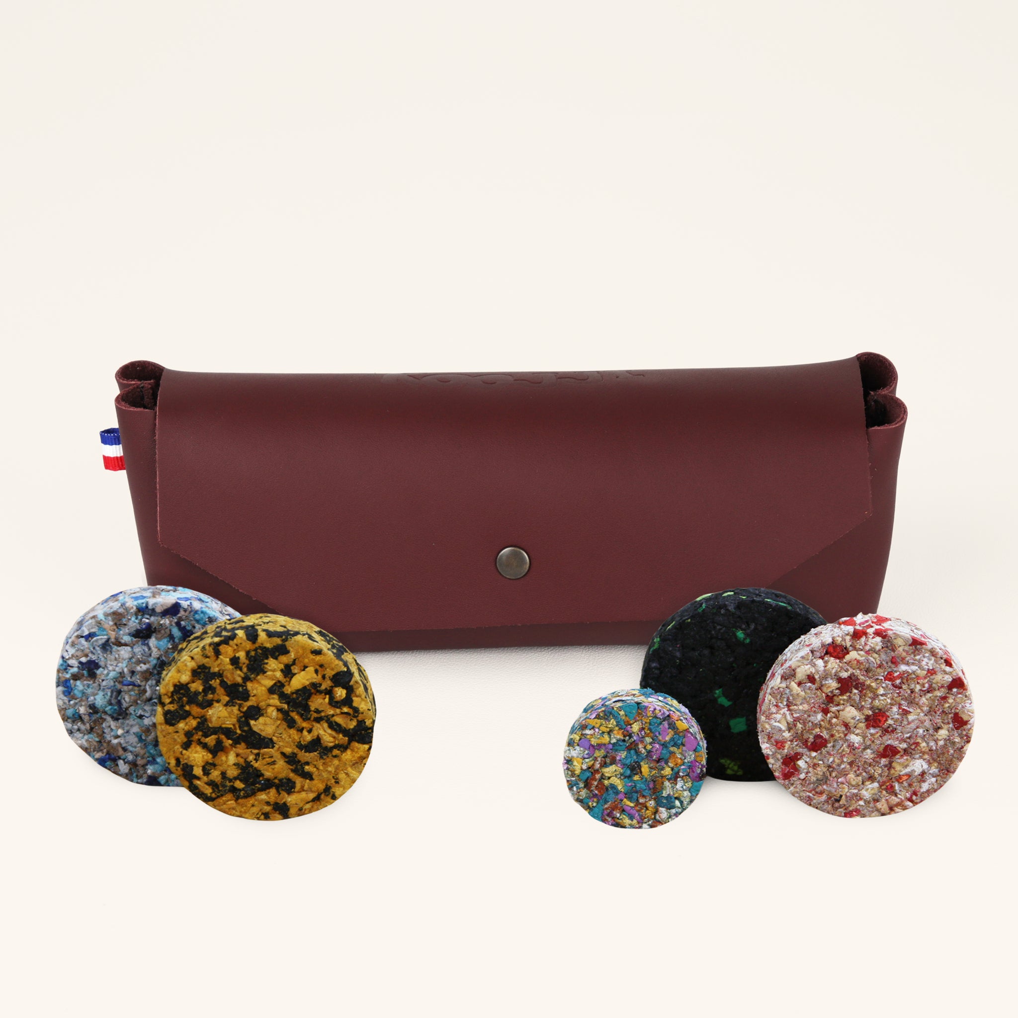 Jeu d’adresse familial KOOJJI – coffret de 16 palets en cuir pour jouer en famille