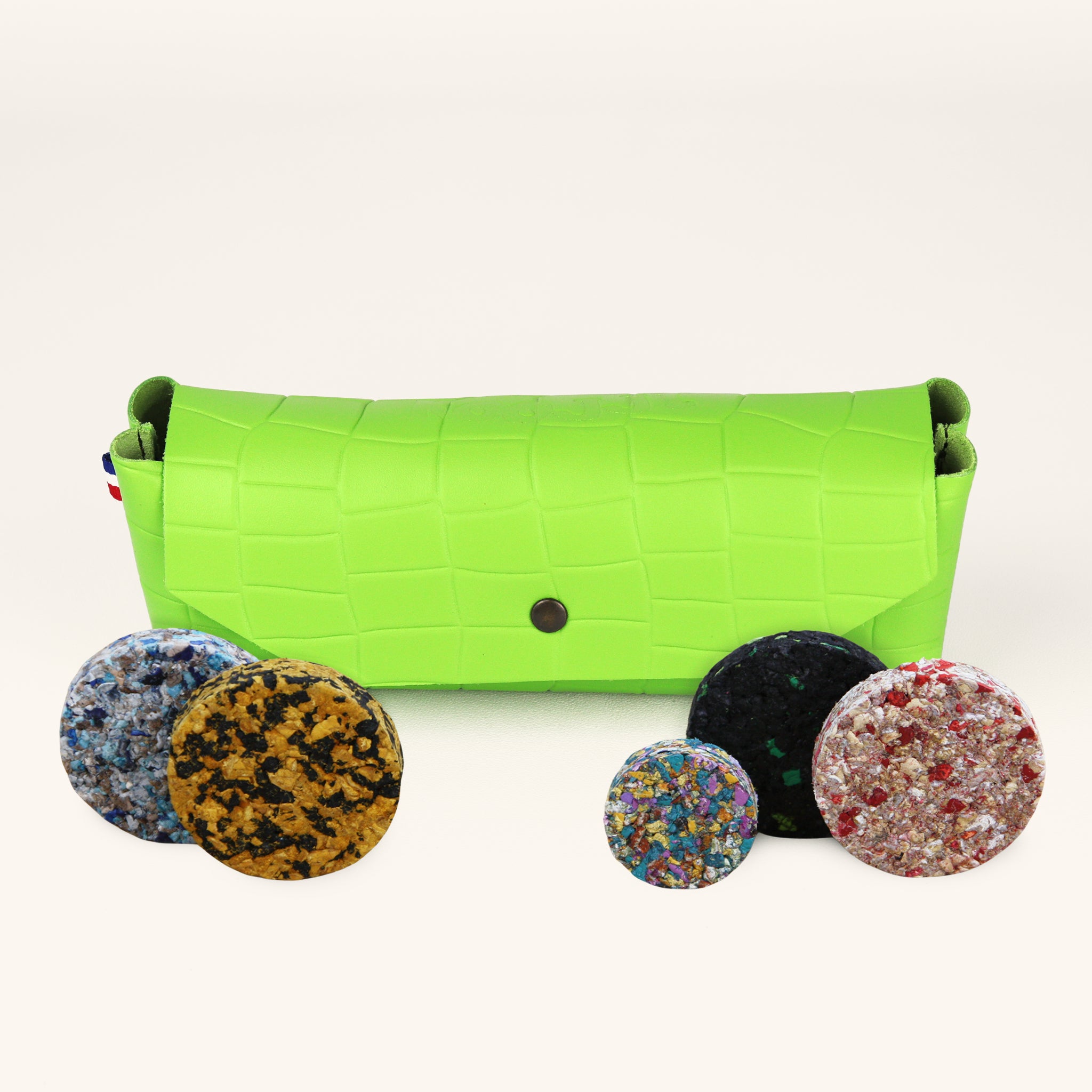 Jeu d’adresse familial KOOJJI – coffret de 16 palets en cuir pour jouer en famille