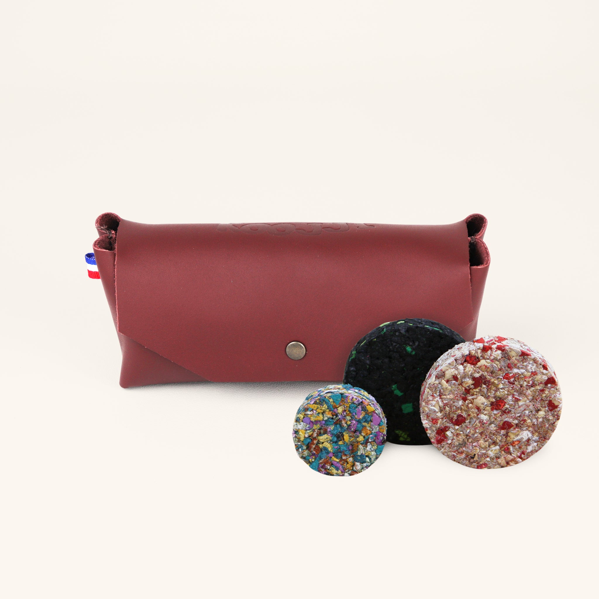 Jeu d’adresse familial KOOJJI – coffret de 12 palets en cuir coloris bordeaux pour jouer en famille