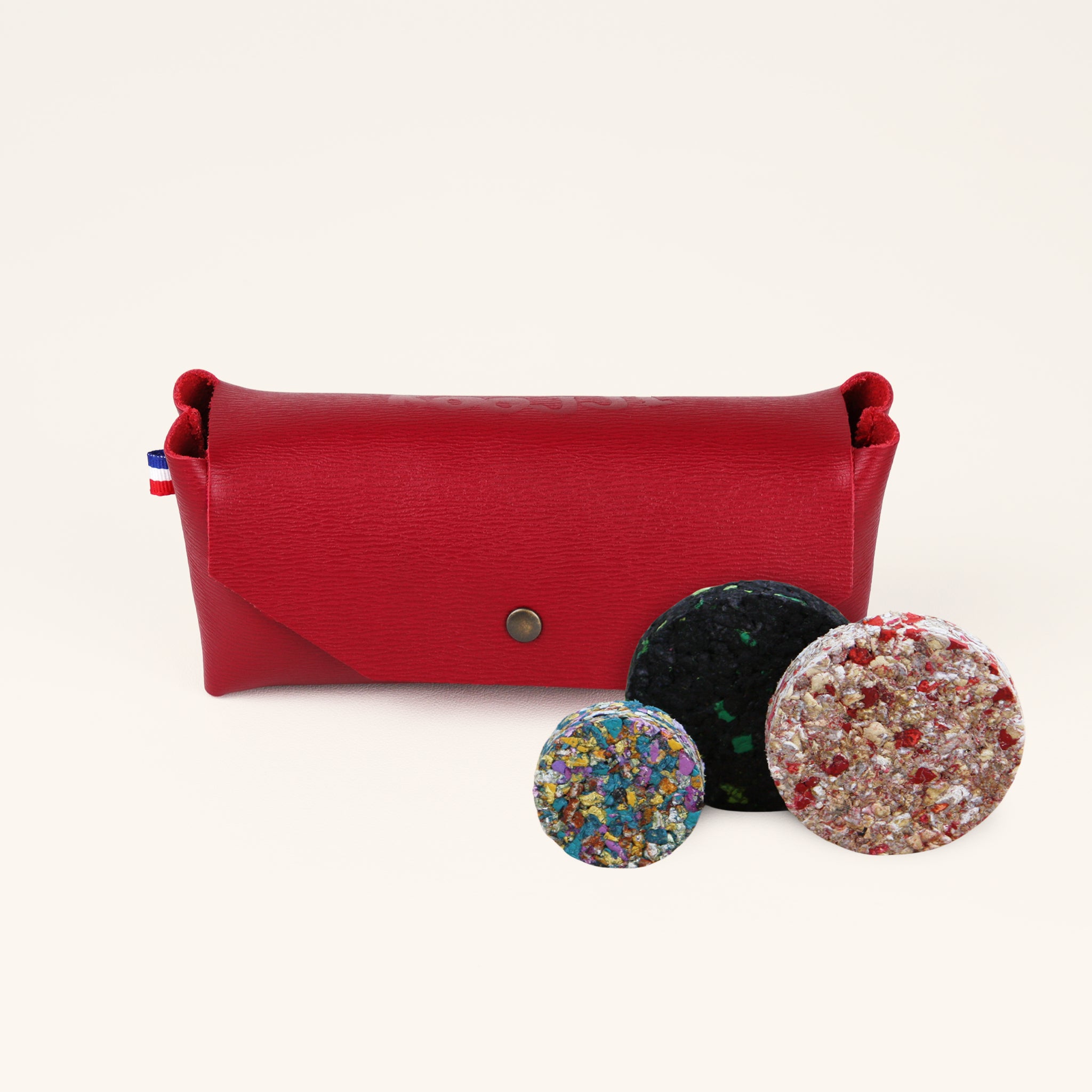 Jeu d’adresse familial KOOJJI – coffret de 12 palets en cuir coloris rouge pour jouer en famille